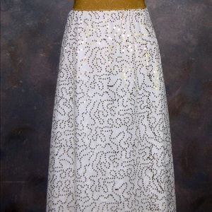LuLaRoe NWT Large Lucy gold sequins on white 😍